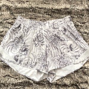 Hotty Hot Tall Sz 8 Lululemon Shorts